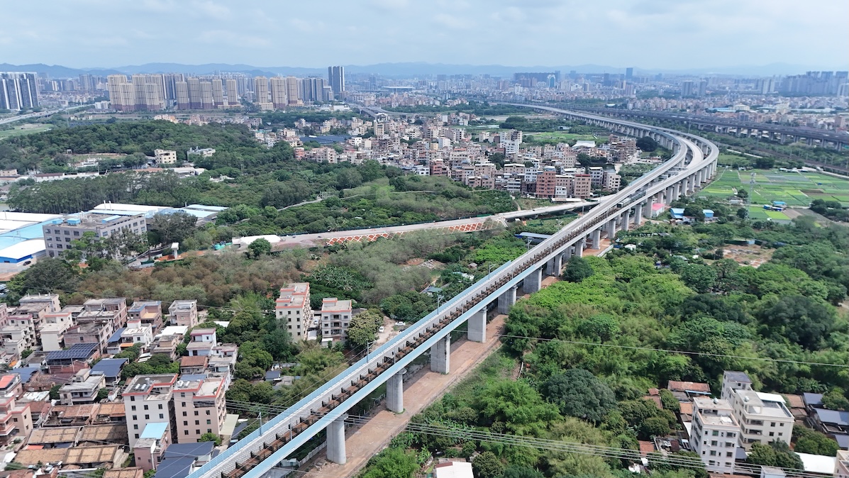 廣州白雲站至廣州北站  廣清城際鐵路南延項目完成長軌鋪設