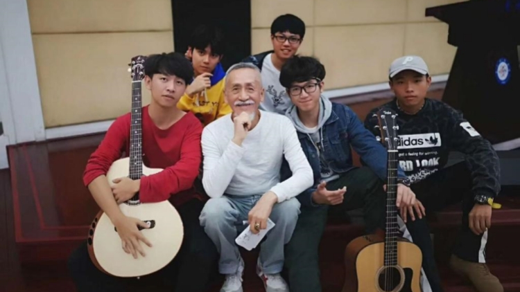 新華社追記音樂人陳彼得：您與祖國永遠不再分割