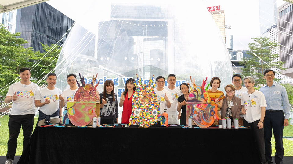 懲教署與小龍馬慈善基金合辦活動 共同繪畫龍馬凳傳遞共融精神