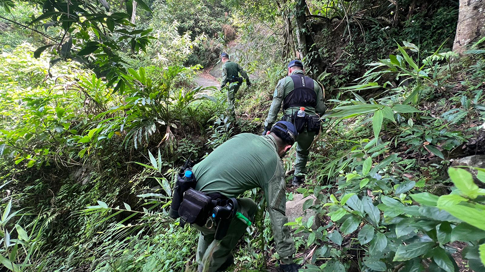 警方港島反爆竊行動 於山坡密林高調巡邏