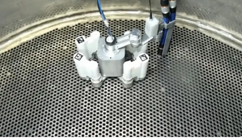 中國團隊研製國際首台四足傳熱管檢測機器人