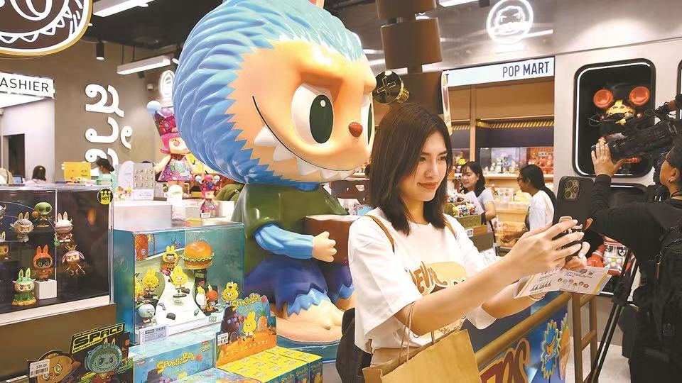 官媒發文籲加強監管盲卡盲盒 LABUBU母企泡泡瑪特一度瀉逾6%