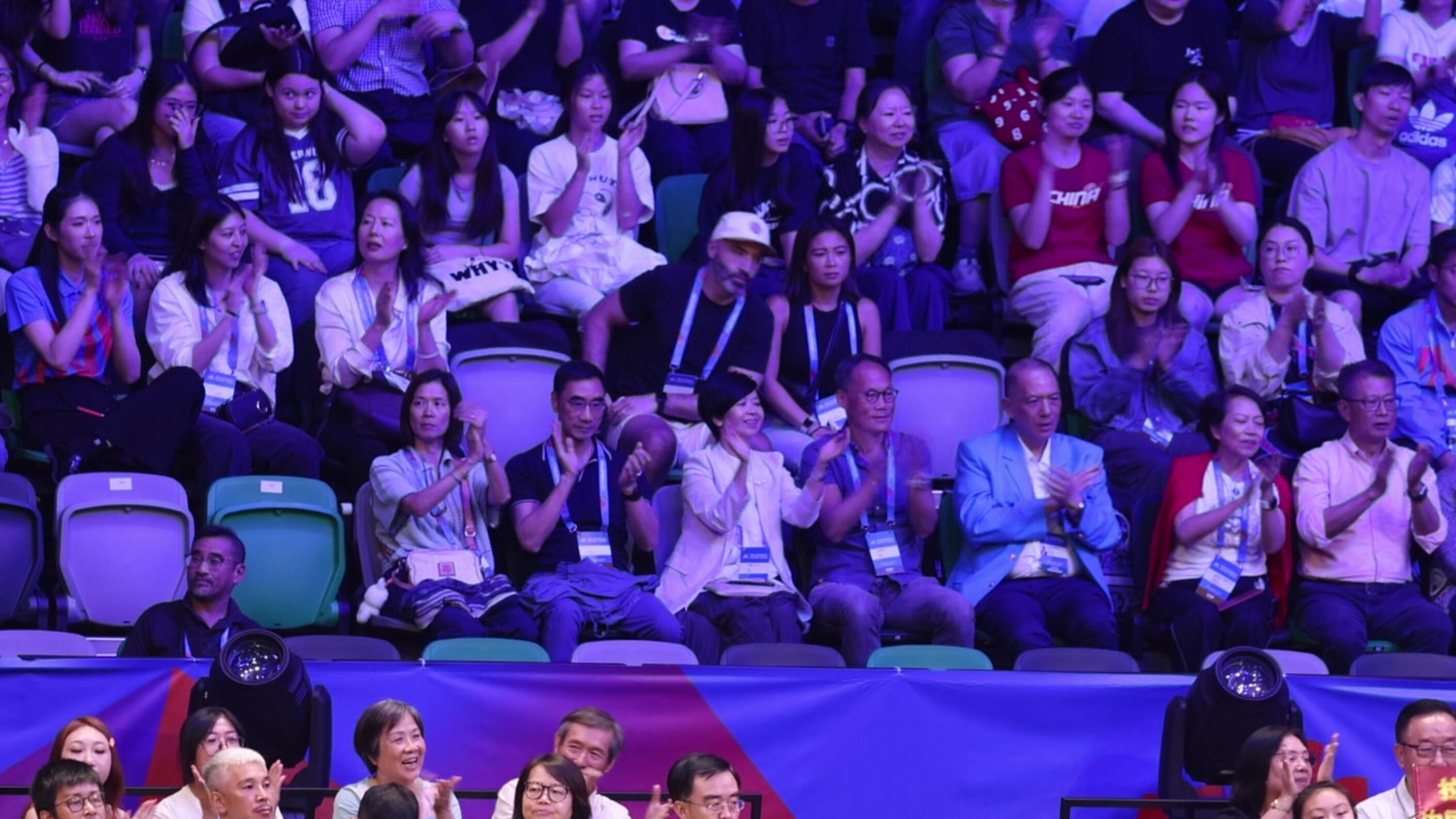 有片丨中國女排3:1贏日本 政府高官馬會主席親臨現場打氣