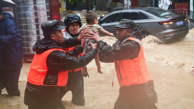 武警貴州總隊官兵緊急馳援榕江 已轉移150餘名受災群眾