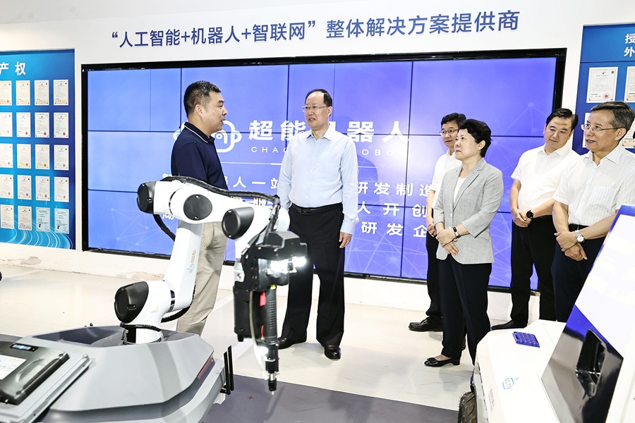 毛偉明在長沙調研部分企業