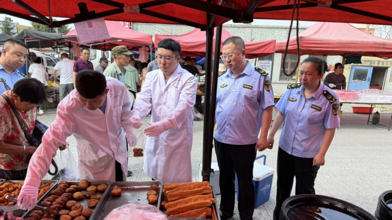 哈市雙城區市場監督管理局深入農村大集開展食品安全抽檢與宣教