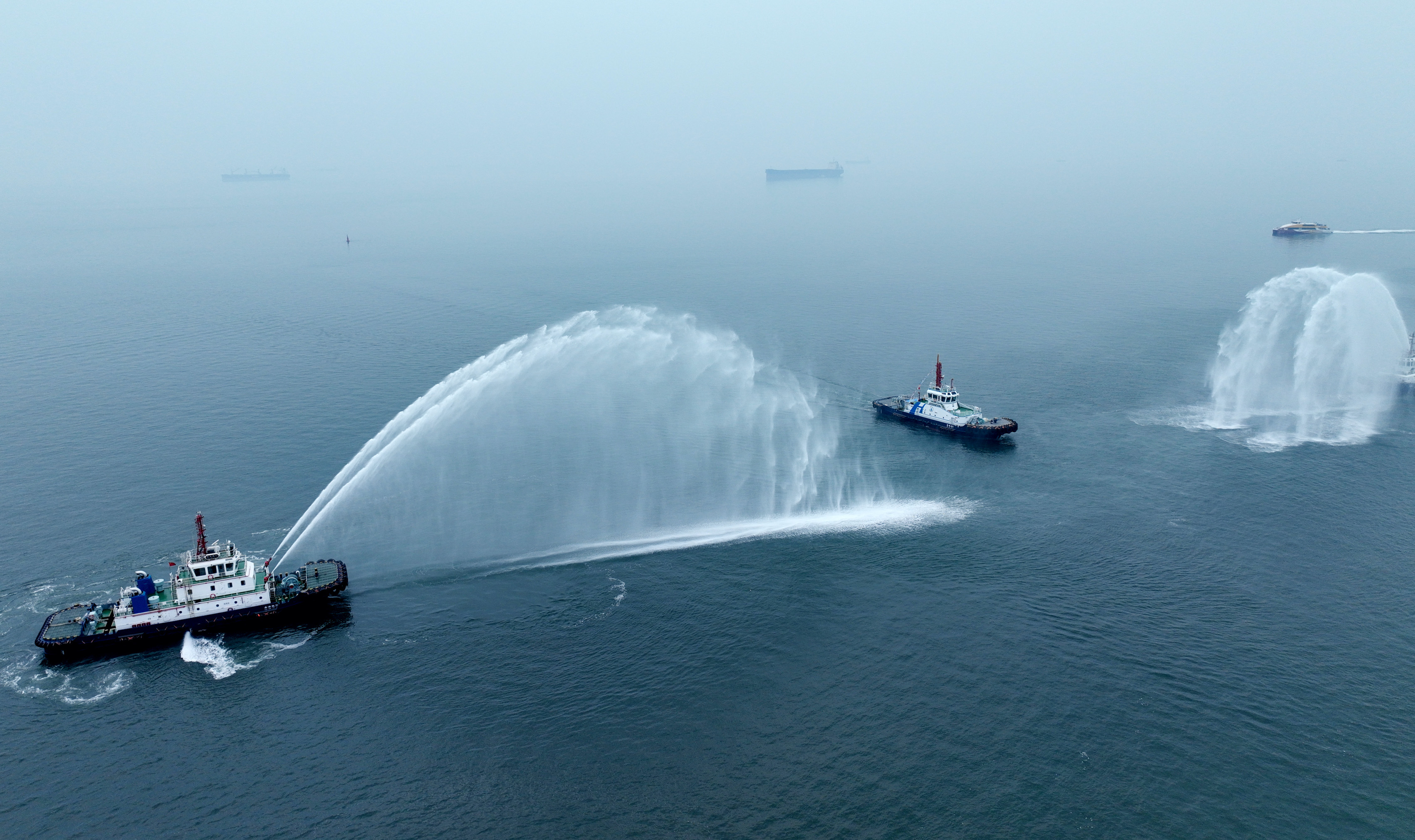 中國首艘氫電拖輪在青島港入列