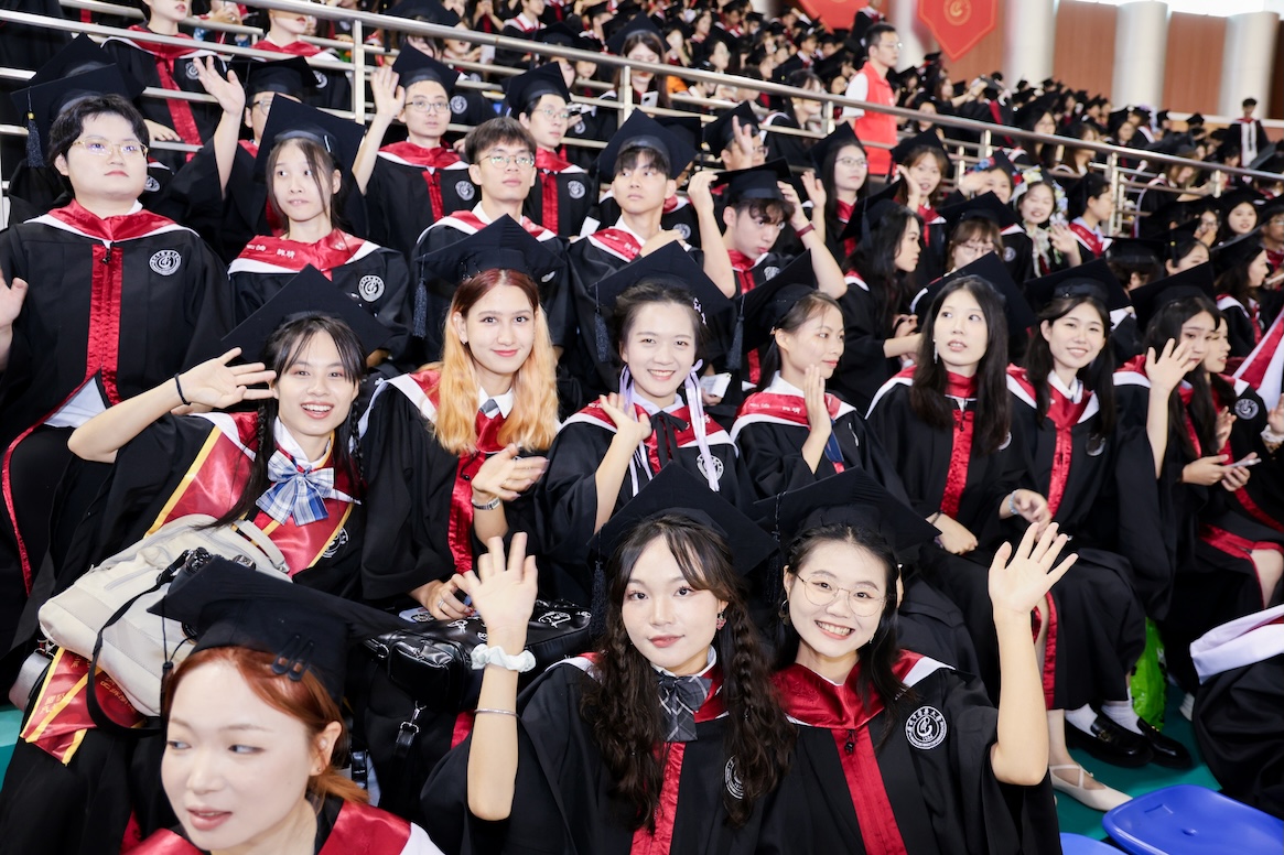 廣州中醫藥大學新百年首屆逾五千本碩博畢業生奔赴人生新舞台