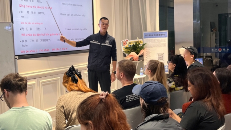 口岸簽證「加速辦」 服務集成「一窗辦」 深圳公安全方位優化外籍人員赴深服務工作