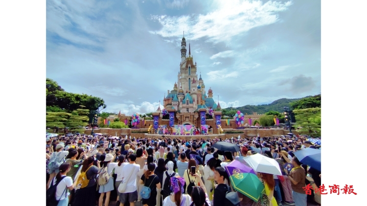 有片丨香港迪士尼樂園20周年 盛大巡遊表演 氣氛熱鬧