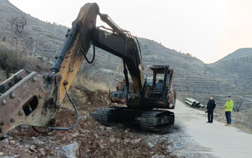 兩台挖機被燒背後：沂水農村供水重點工程轉包分包「羅生門」