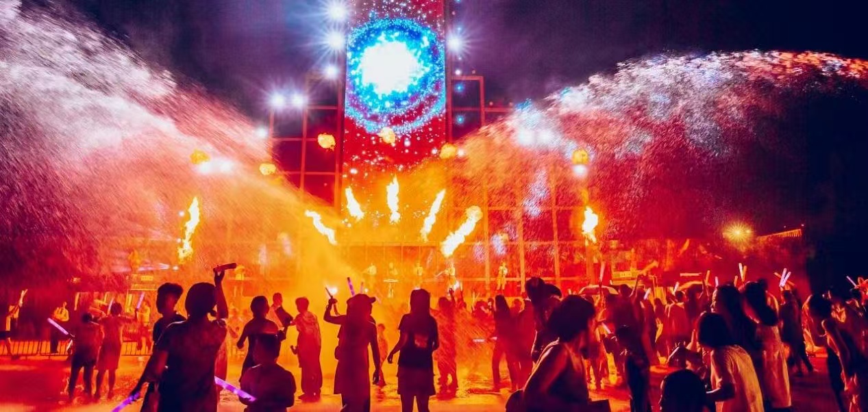 建業電影小鎮暑期活動啟幕 避暑親子玩法激活夏夜經濟