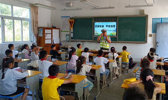 皖黟縣宏村學校：特殊的「暑假安全禮」