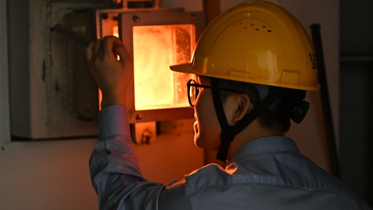 中國焚燒廠高價搶垃圾，垃圾處理行業因何劇變？