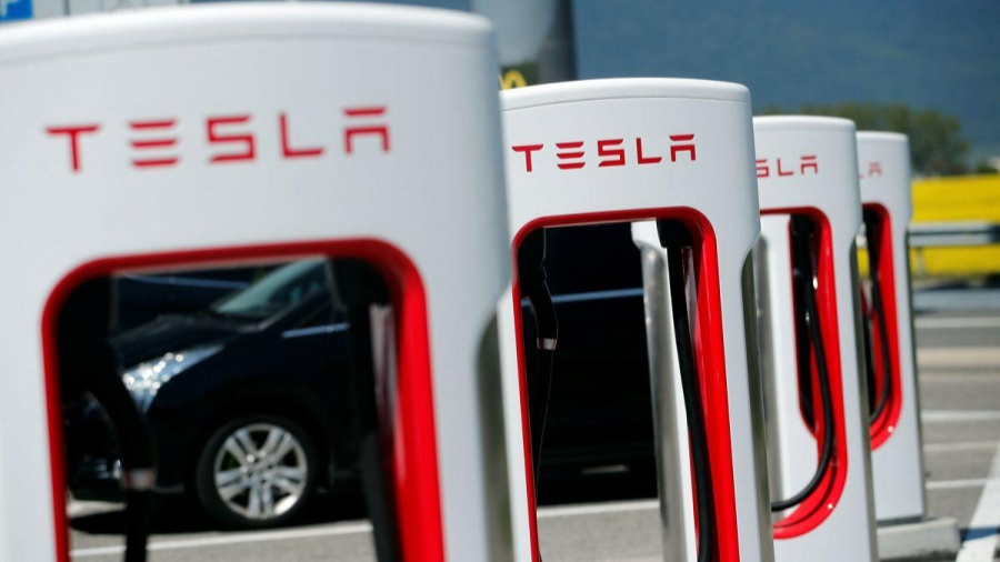 美股三大指數收盤漲跌互現 特斯拉跌超5%