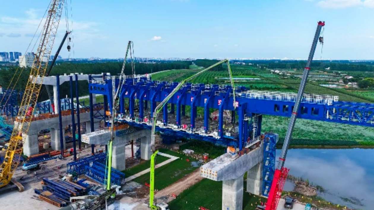 荊州李埠長江公鐵大橋首跨鐵路現澆箱梁澆築完成