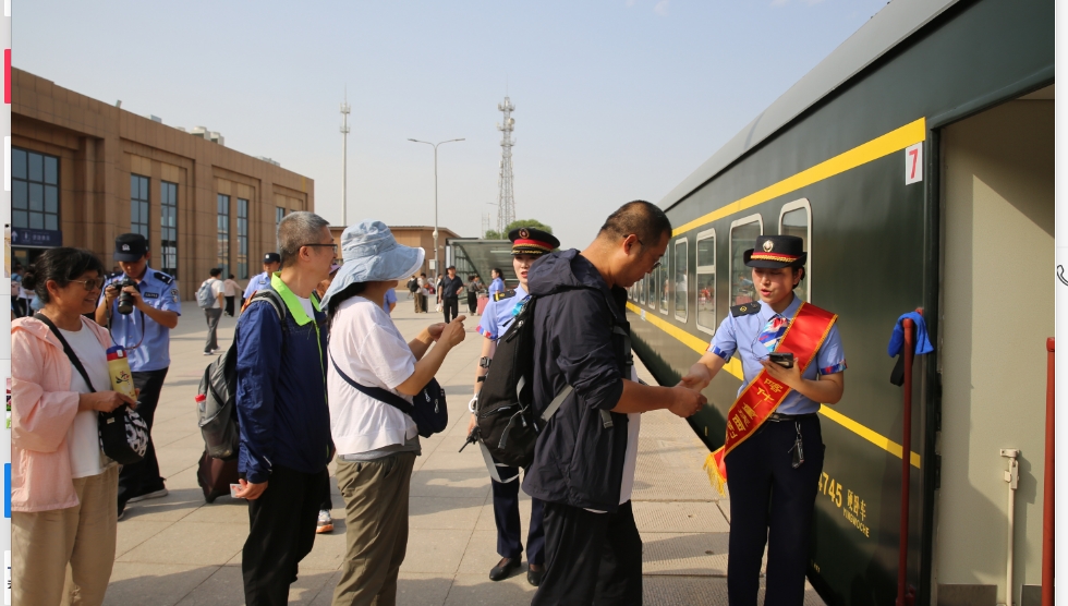 喀什⇌重慶西《絲路新紐帶》——新疆首開經格庫鐵路進出疆快速旅客列車