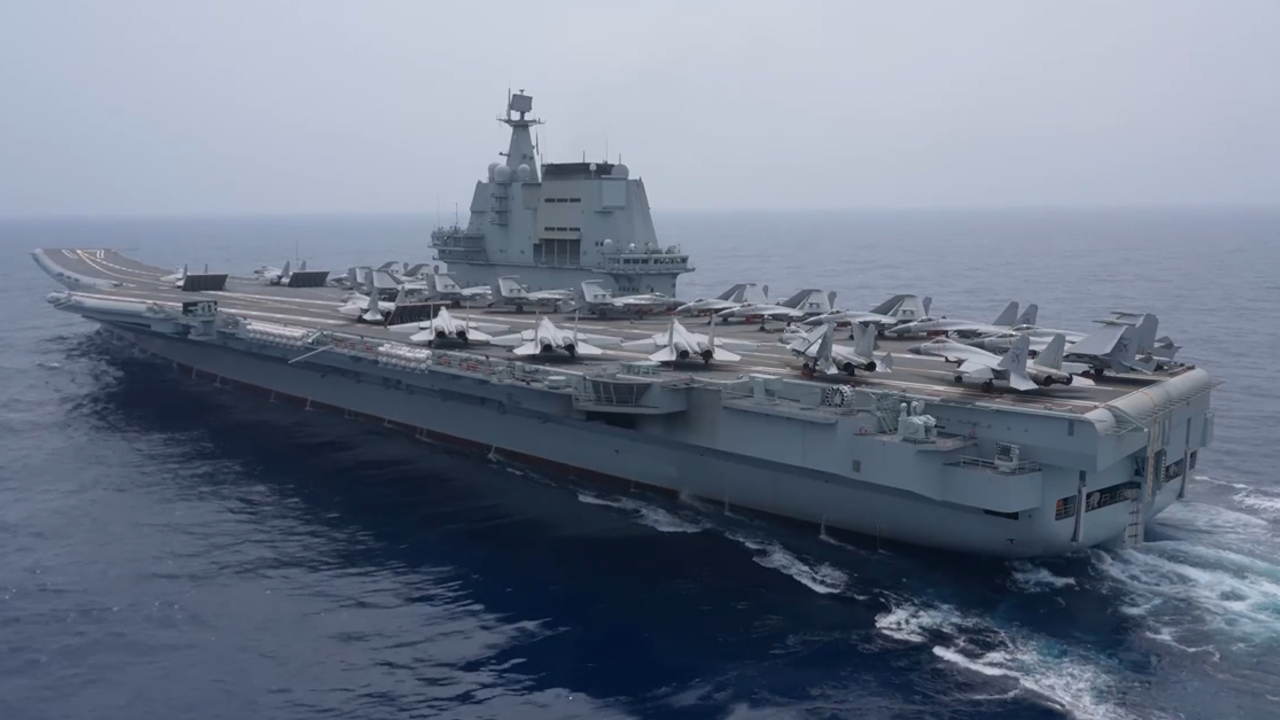 有片丨山東艦航母編隊粵語喊話「香港，我們來了！」