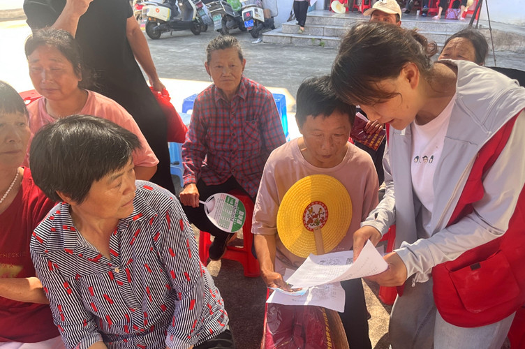 皖黟縣西遞鎮：送戲進萬村 普法潤心田