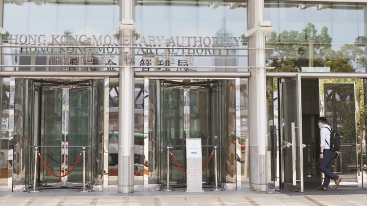 金管局兩度入市買港元 銀行體系結餘下周一料減至1145億