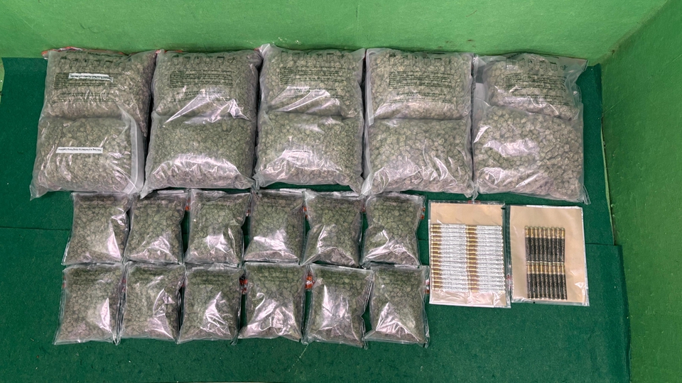 海關機場檢值240萬元毒品 拘捕曼谷抵港38歲男旅客