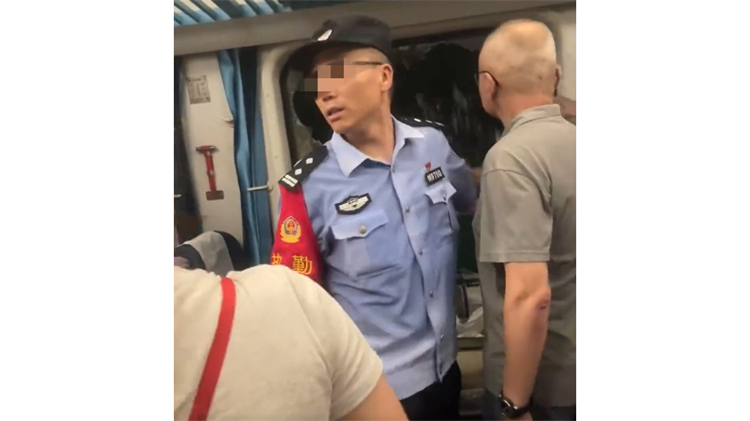 廣鐵通報K1373次脫線滯留情況說明 砸窗男子被批評教育