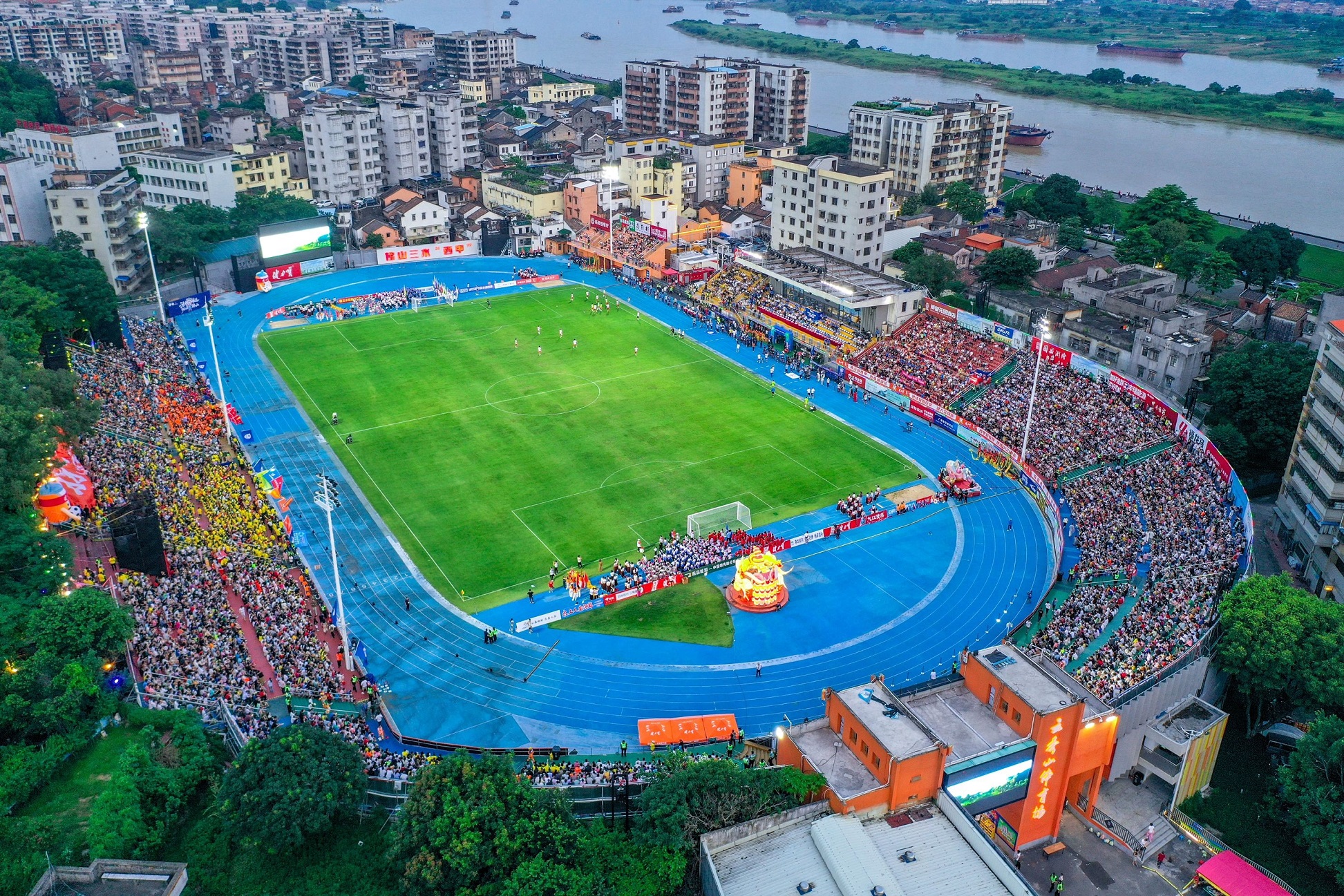 40支勁旅出戰 大灣區足球盛宴佛山「西甲」在三水上演