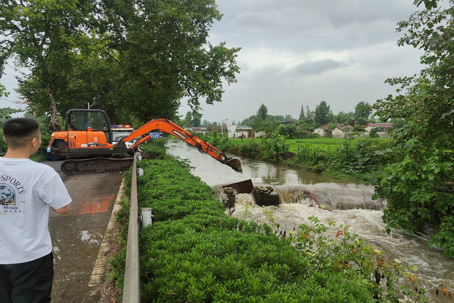 四川什邡：聞「汛」而動 全力應對特大暴雨