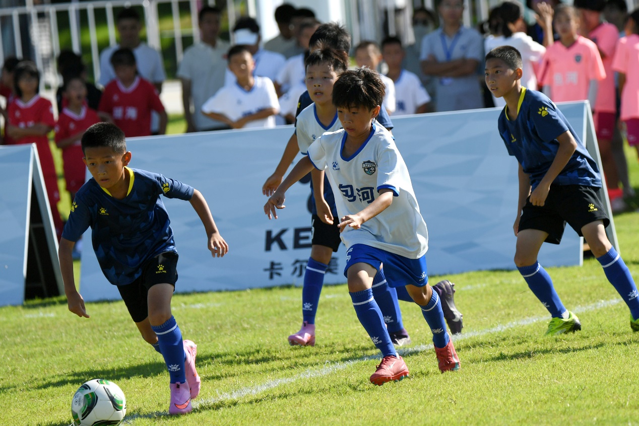 合肥青少年足球聯賽開賽 「足球小子」逐綠茵場