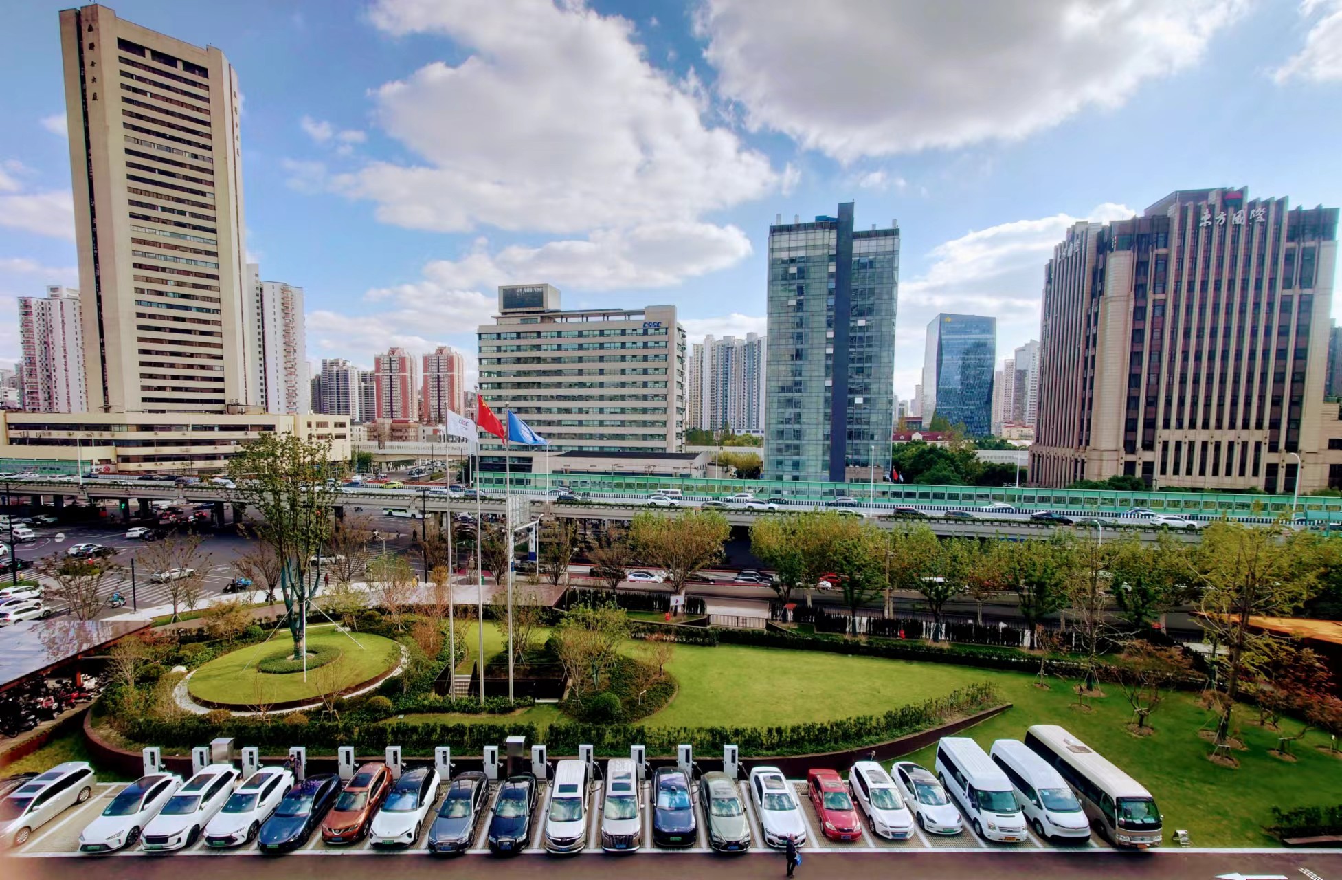 滬辦公樓市場持續利好租戶零售物業租賃需求小幅改善