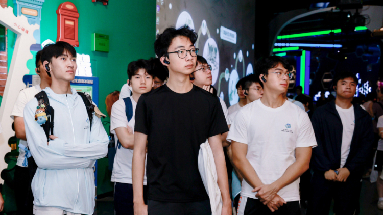 有片丨創業沃土+科技高地+超級工程 港澳台大學生沉浸式體驗灣區活力