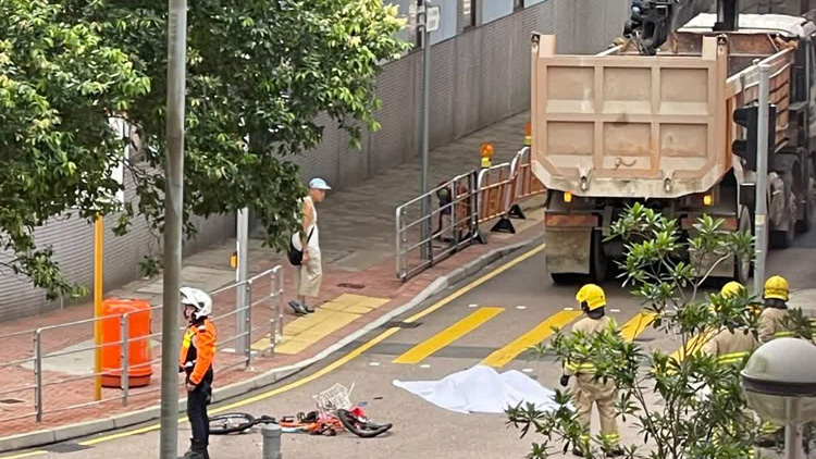 筲箕灣單車翁遭一輛重型貨車輾斃 司機涉危駕被捕