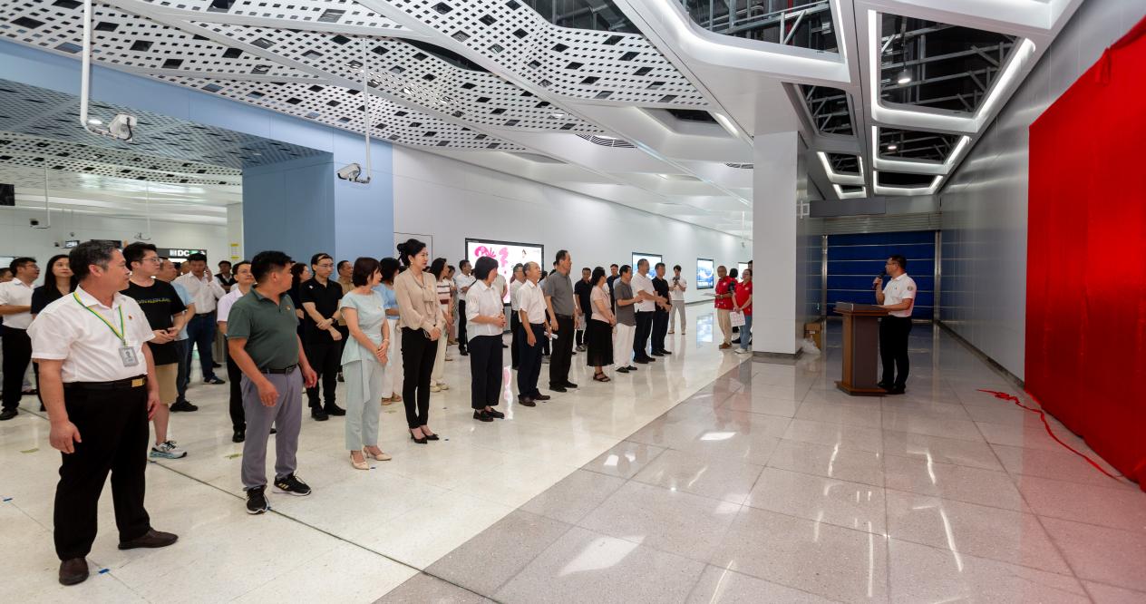 把藝術長廊搬進地鐵站？深圳這個街道太「卷」了！