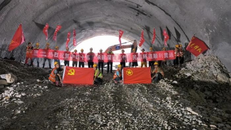 深南高鐵民福隧道貫通