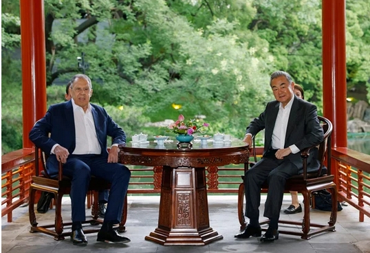 王毅會見俄羅斯外長拉夫羅夫