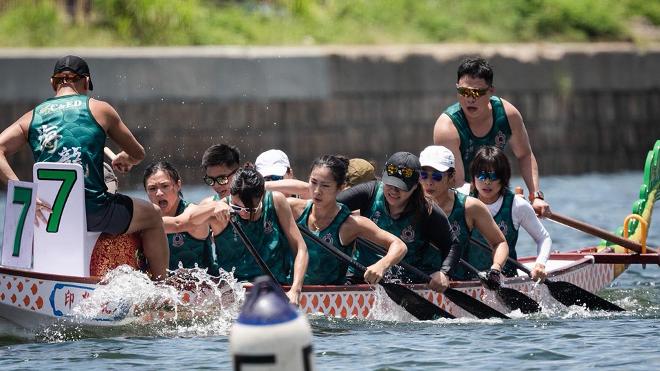 海關參加本地大型龍舟賽 全女子隊出賽創佳績
