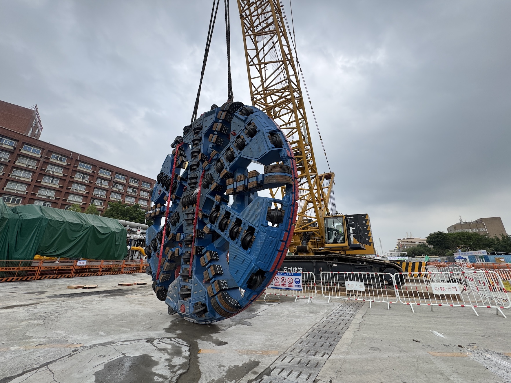 廣州地鐵八號線北延段支線首台盾構順利始發