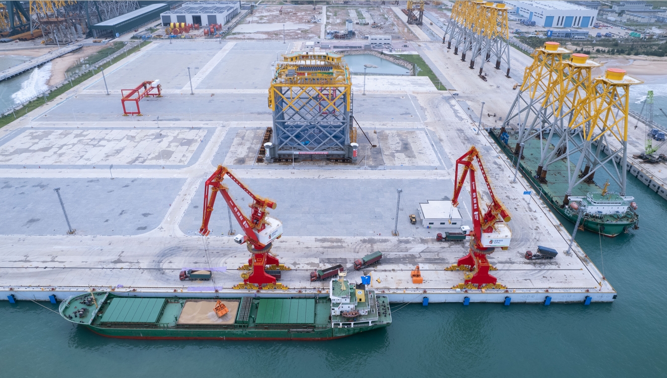 揭陽惠來前詹通用碼頭接卸進境糧食 散貨接卸首秀告捷
