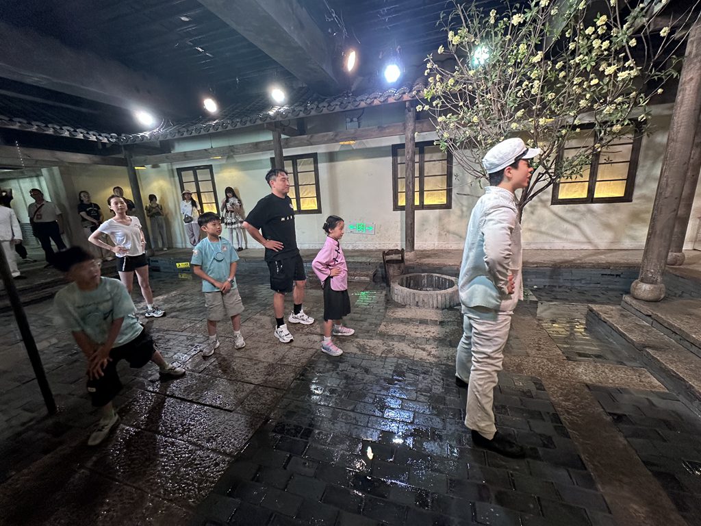 澳門小童星漢娜長沙橘子洲打卡《恰同學少年》劇場