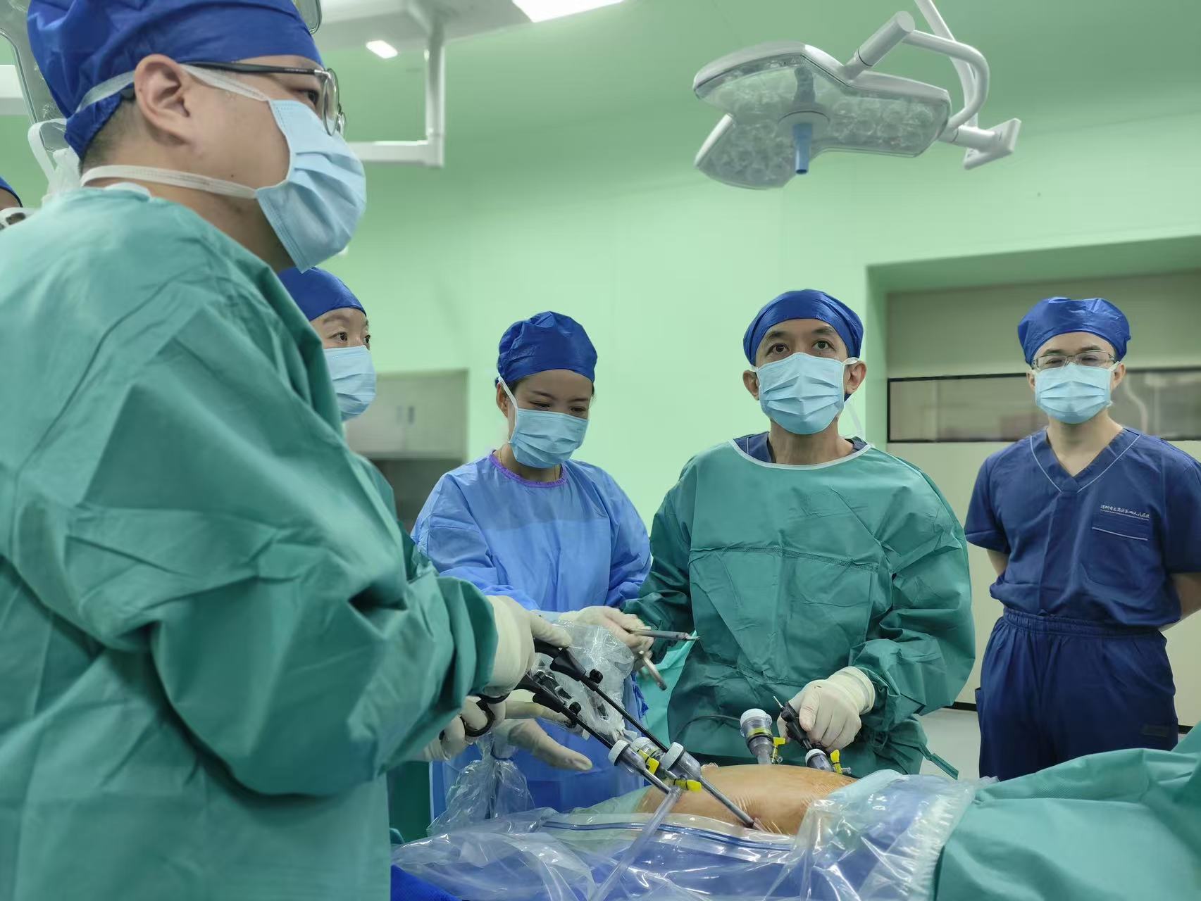 八旬老人突發胃出血命懸一線 深圳龍崗區四院微創「拆彈」轉危為安