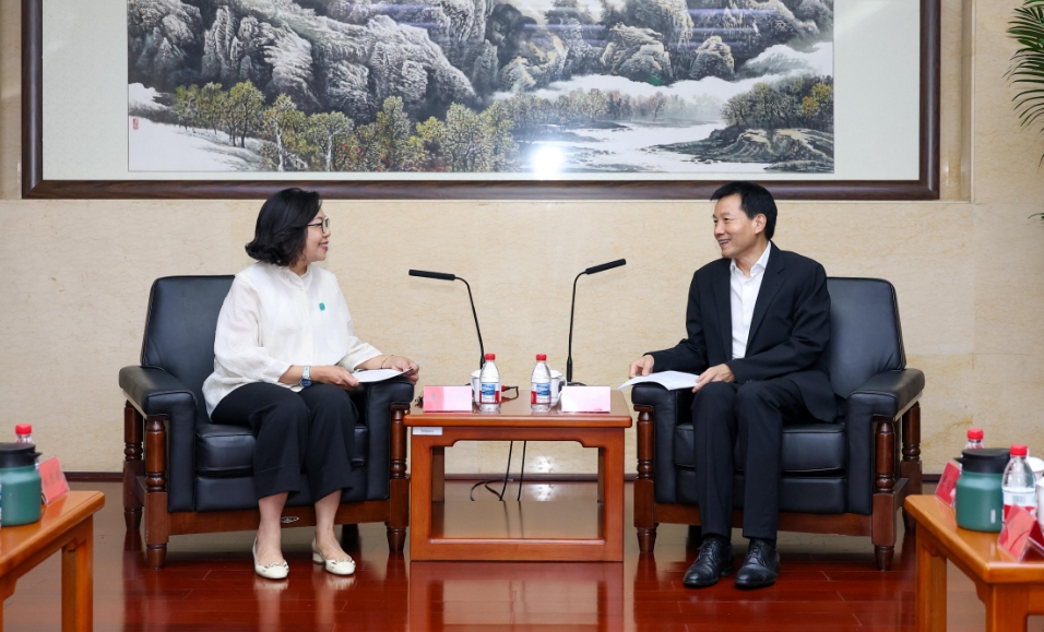 麥美娟繼續北京訪問行程 向徐啟方匯報民青局工作