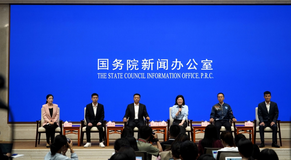 有片 | 宇樹科技王興興亮相國新發布  認為「通用機器人將是未來主流」