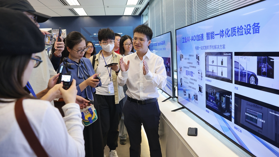 【港事講場】未雨綢繆迎AI機遇 化解風險促健康發展