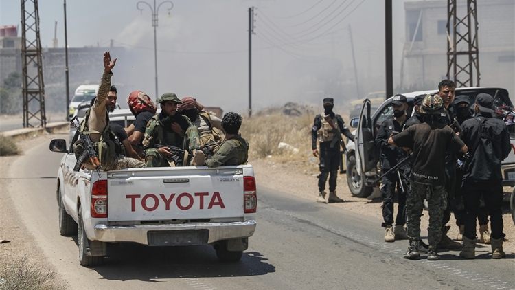 敘利亞媒體：敘國防部門武裝力量開始撤出蘇韋達市