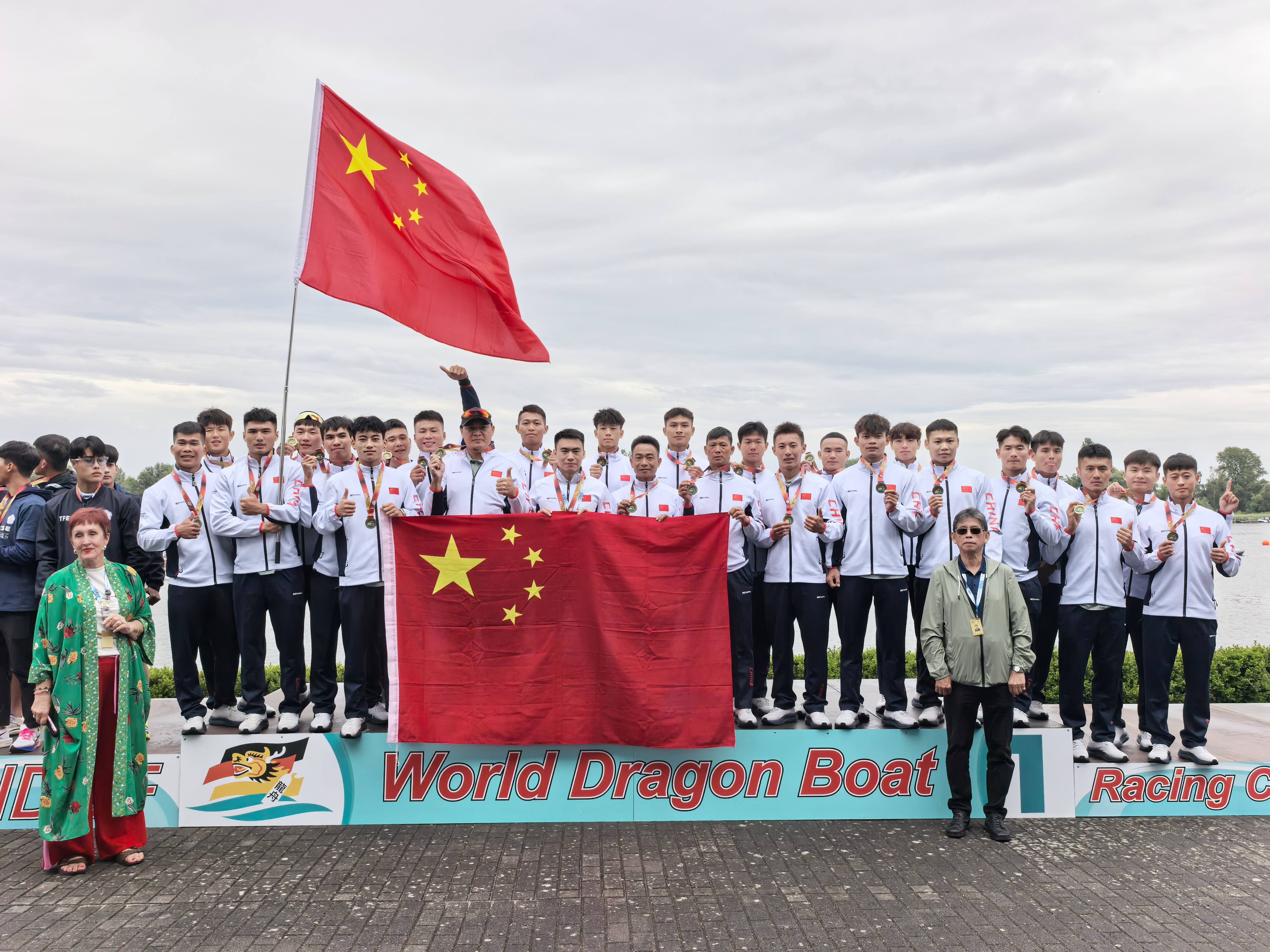 花都健兒李展鴻龍舟劈波斬浪  勇奪世界雙冠全運雙金！
