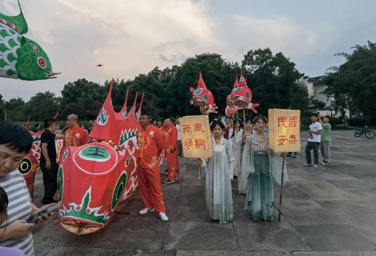 皖徽州區「非遺+」激活古村新「夜態」