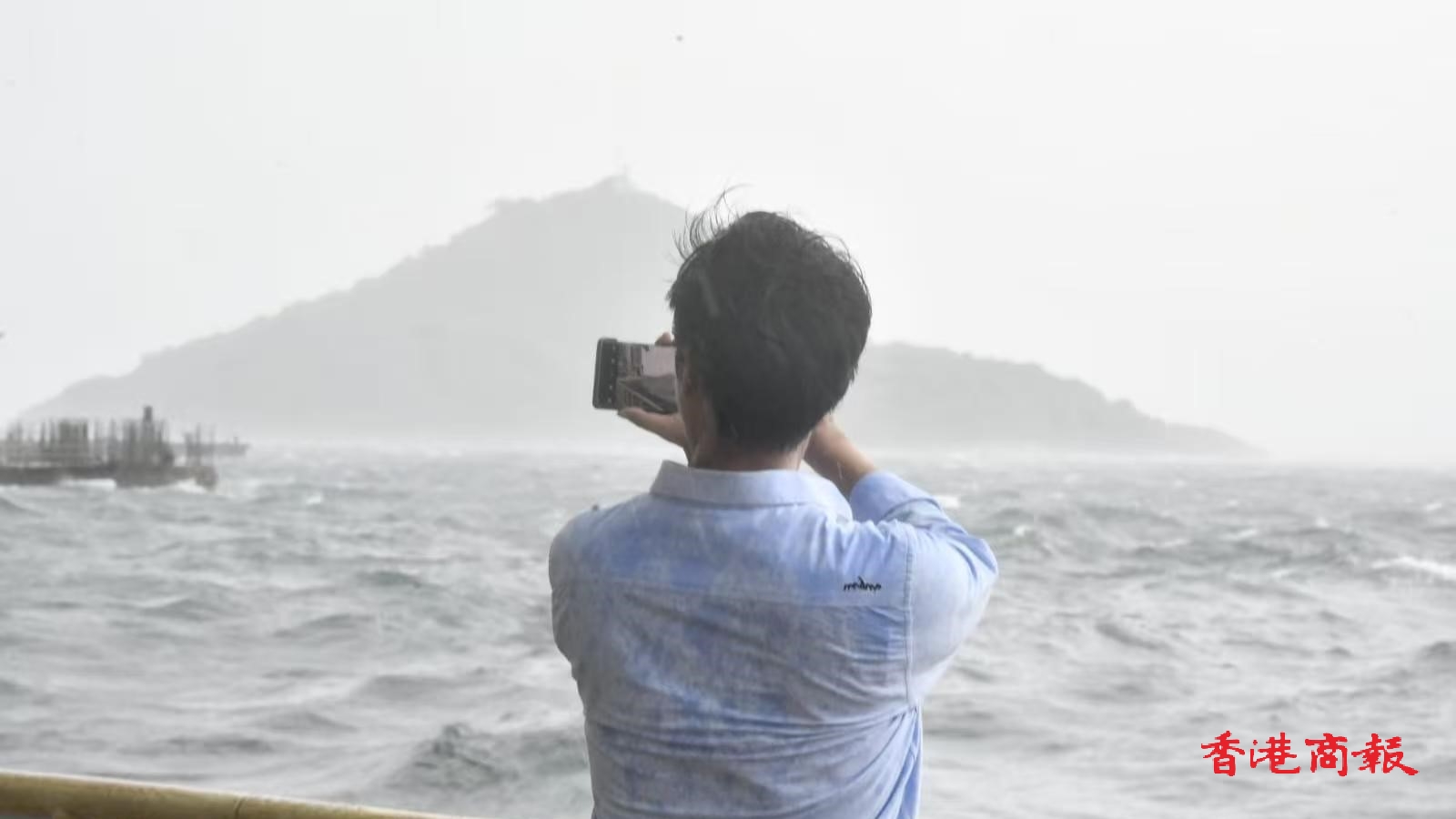 天文台：10號颶風信號會至少維持至下午3時 視情況改發8號烈風或暴風信號