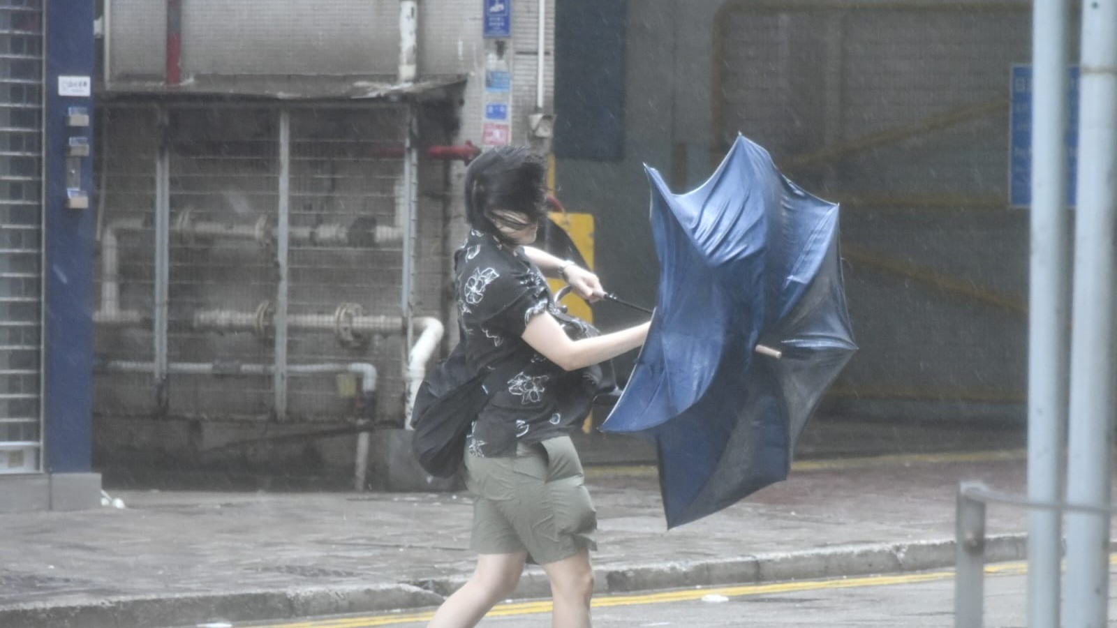 天文台：考慮下午4時至5時改發八號烈風或暴風信號