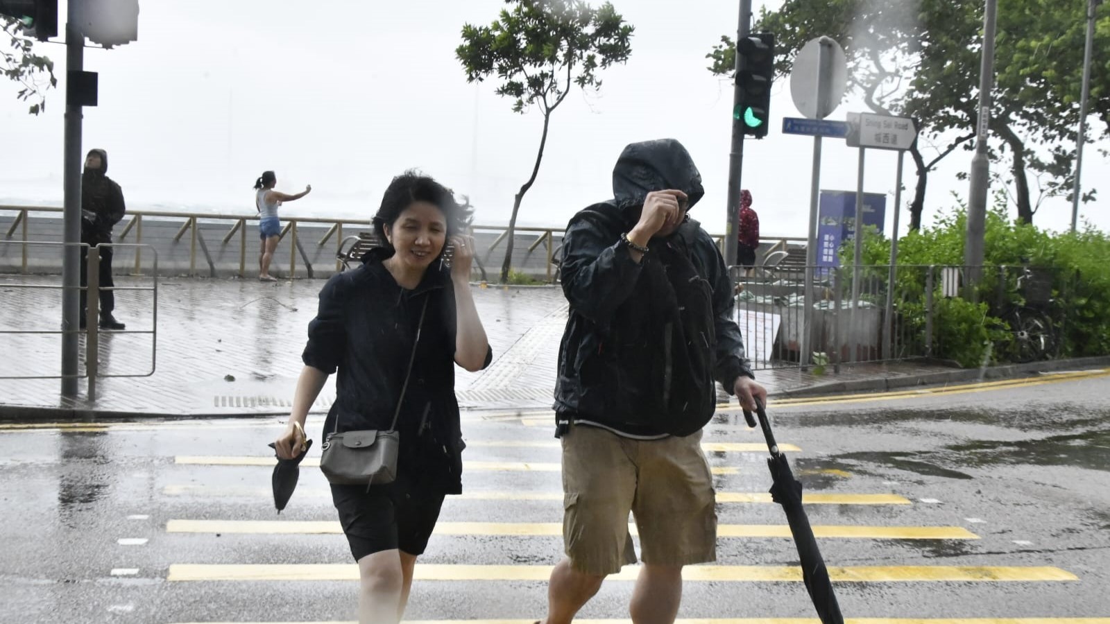 天文台：下午4時10分改發8號烈風或暴風信號