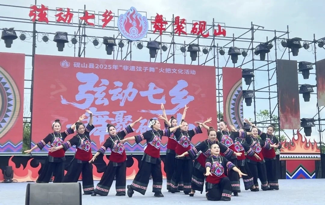 大狂歡、太震撼！硯山火把文化活動嗨翻了~